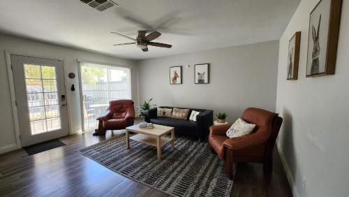 L - Fully remodeled and professionally decorated, Las Vegas