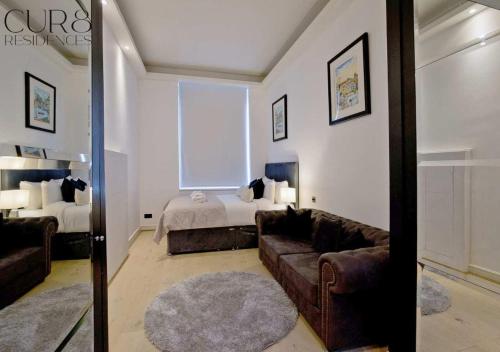 Harrods Hideaway 3 Bedroom Flat - image 44
