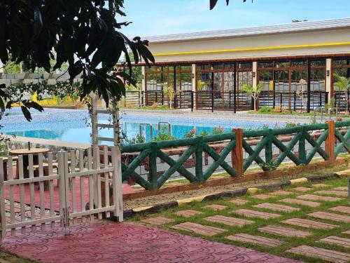 Summerville Hotel and Resort - 숙소 외관