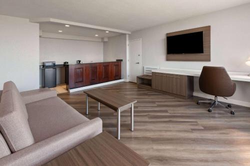 Wyndham Garden Norfolk Downtown - image 2