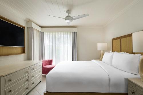 בריכת שחיה, Treasure Beach Art Hotel, Barbados, An Autograph Collection All-Inclusive Resort in Saint James