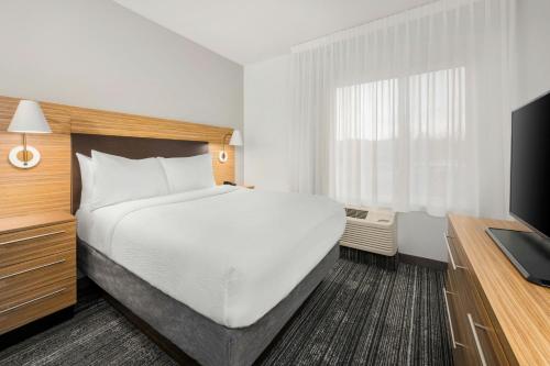 TownePlace Suites Dothan - image 7