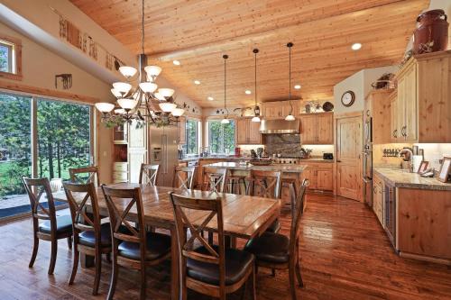 Gorgeous 6BR - image 2