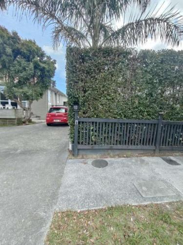 6 Beds including 4 Double Beds and 2 Single Sofa Beds Serviced Chalet B, Auckland (foto 3)