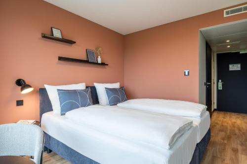 The Base Munich Room Type - Standard Twin Room