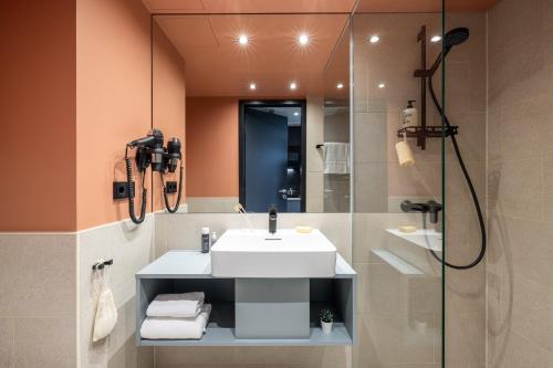 room detail thumbnail 2