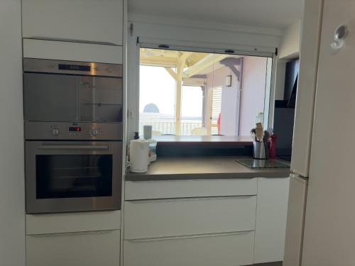 Kitchen, La Cherry 821 - Climatisation vue mer piscine in Le Diamant