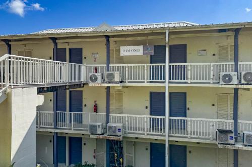 Exterior view, La Cherry 821 - Climatisation vue mer piscine in Le Diamant