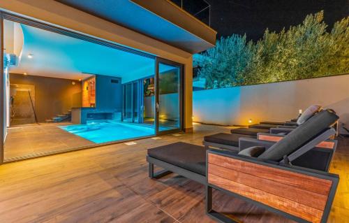 Villa with Sea View image 8