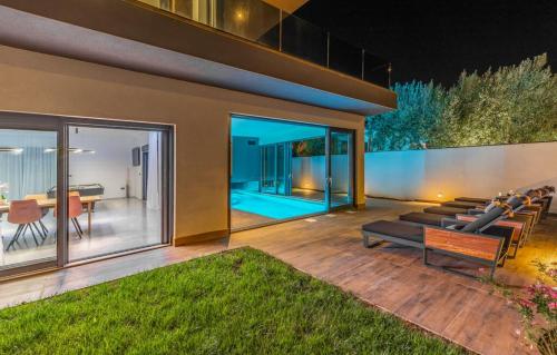 Villa with Sea View image 4