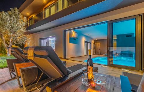 Villa with Sea View image 3