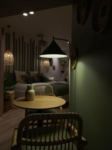 Love Room Strasbourg, Suite Bali, Balnéo & Sauna, Strasbourg (photo 6)