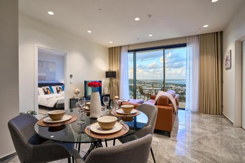Elegant One-Bedroom Apartment with Sea Views 5
