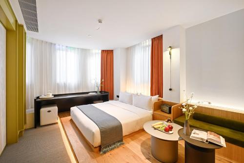 Double Room with Private Bathroom image 5