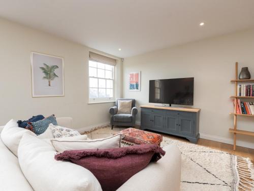 Pass the Keys Apartment with Stunning Views and Free Parking, Bath (photo 7)