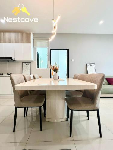 Novo 8 Residences & Suites AQUA Pool by Nestcove Novo 8 Residences & Suites AQUA Pool by Nestcove