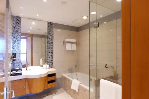 room detail thumbnail 2