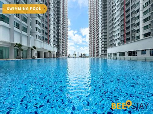 105 négyzetméteres, 2 hálószobás Apartman 2 fürdőszobával Sg Besi területén (Salak Selatan Pool View with Wifi & Netflix 4PAX) in Sg Besi