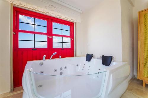 جاكوزي, Kayra Konak 1 Red in أوفا