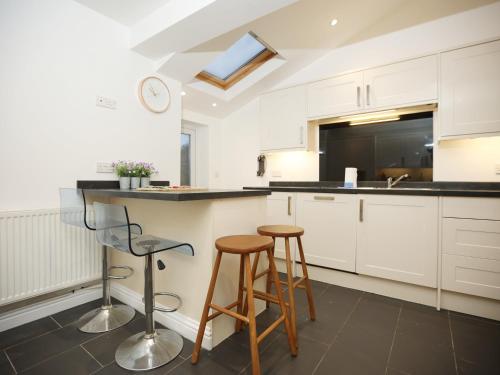 Coronation View by N And N Stays, Great location & Perfect for Contractors and Workers Visiting the area, Long stay disc available, Parking and fast Wifi, Bath (photo 8)