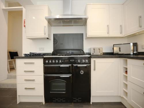 Coronation View by N And N Stays, Great location & Perfect for Contractors and Workers Visiting the area, Long stay disc available, Parking and fast Wifi, Bath (photo 10)