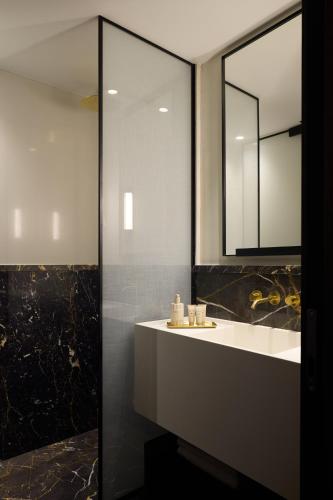 Kuka Luxury Living Athens - image 9