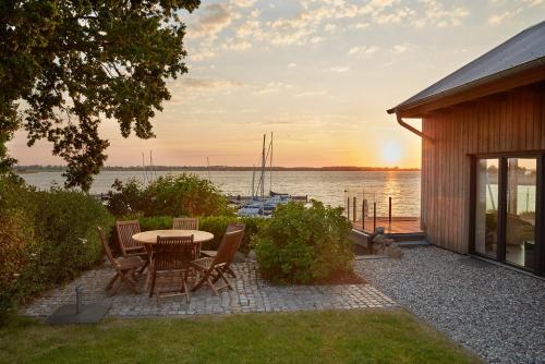Balkon/teras, Entspannt Urlauben am Wasser Ferienhaus "Schuppen 23" für bis zu vier Personen! (Entspannt Urlauben am Wasser Ferienhaus "Schuppen 23" fur bis zu vier Personen!) in Fahrdorf