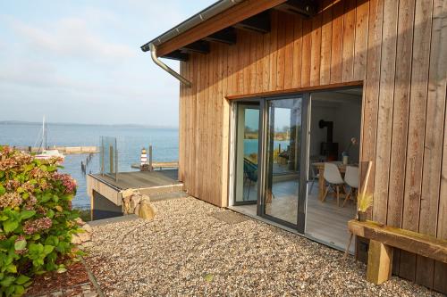 Balkon/teras, Entspannt Urlauben am Wasser Ferienhaus "Schuppen 23" für bis zu vier Personen! (Entspannt Urlauben am Wasser Ferienhaus "Schuppen 23" fur bis zu vier Personen!) in Fahrdorf