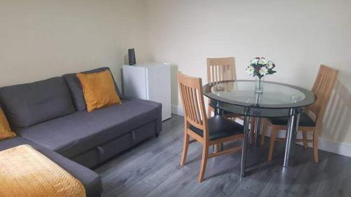 4 Bedroom House in Grays - Sleeps 6 & Parking gîte à louer Grays Railway Station