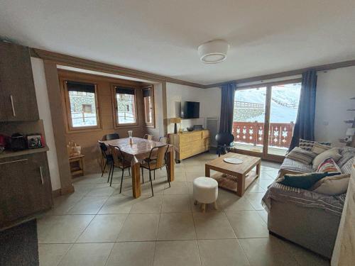 2 bedrooms, 4 beds