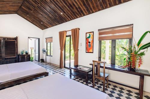 Deluxe Bungalow with Garden View image 7