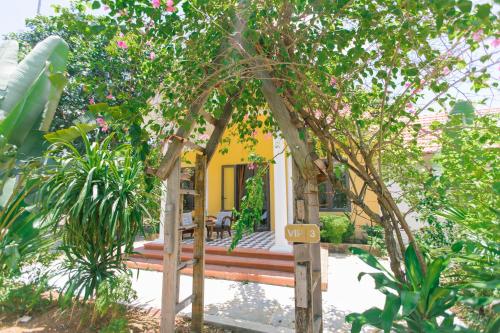 Deluxe Bungalow with Garden View image 9