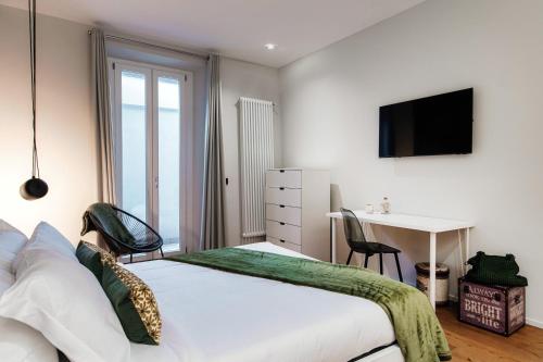 One-Bedroom Apartment image 3