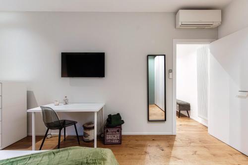 One-Bedroom Apartment image 2