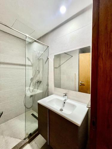 샤워실, apartment in center of Agadir in 암세르나트