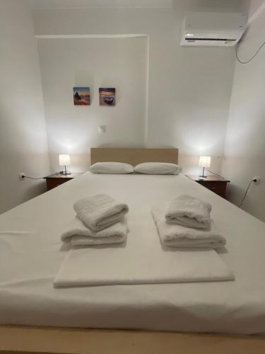 Tasos Rooms – Himarë, CA