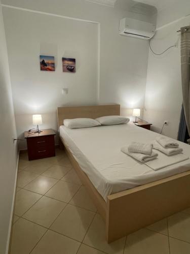 Tasos Rooms – Himarë, CA