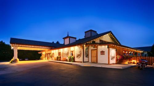 Icicle Village Resort - image 7