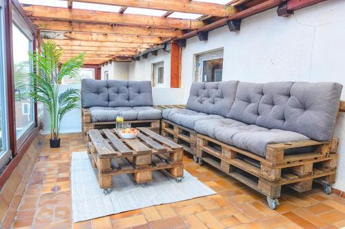 Vaade, SHINYHOMEZ - Apartment für 10 - Küche - Dachterasse (SHINYHOMEZ - Familienfreundliche Ferienwohnung in Geestland am Wattenmeer mit Terrasse, Kuche und WL) in Wurster Nordseeküste (Lower Saxony)