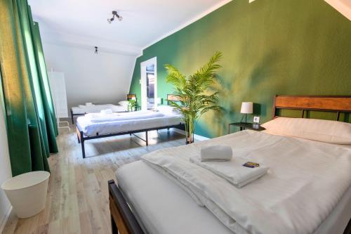 SHINYHOMEZ - Apartment für 10 - Küche - Dachterasse (SHINYHOMEZ - Familienfreundliche Ferienwohnung in Geestland am Wattenmeer mit Terrasse, Kuche und WL) in Wurster Nordseeküste (Lower Saxony)