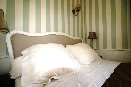 Paris Interiors Rentals - Le Marais Archives 2 Bdr - image 11