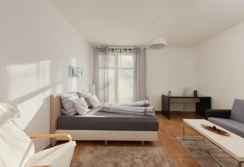 Historic Redesigned Schönbrunn Palace Apartments w Free Parking and 24h Check-in in Wien, Österreich
