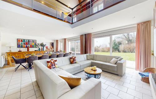 Seven-Bedroom Holiday Home