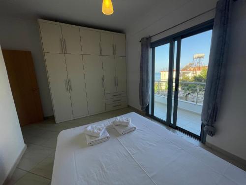 Tasos Rooms – Himarë, CA