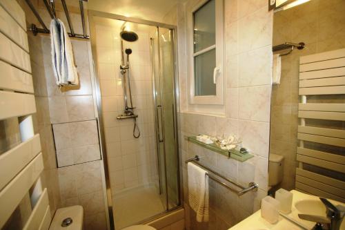 Paris Interiors Rentals - Le Marais Archives 2 Bdr - image 2