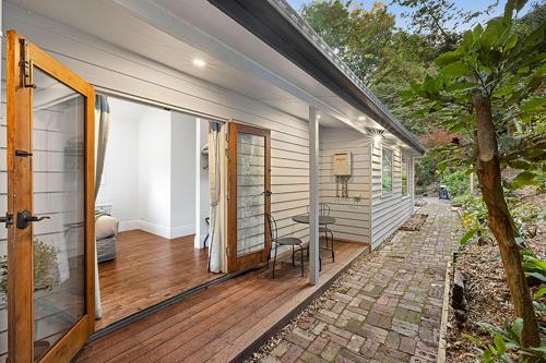 Getaway for 7 with King Bed and Open Fireplace Getaway for 7 with King Bed and Open Fireplace