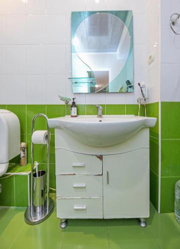 Super Location - Shared bathroom and kitchen, Erywań (zdjęcie 7)