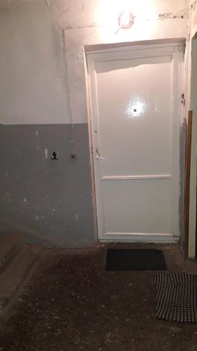 Super Location - Shared bathroom and kitchen, Erywań (zdjęcie 9)