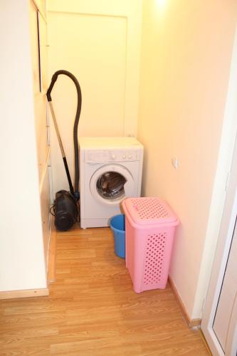 Super Location - Shared bathroom and kitchen, Erywań (zdjęcie 8)