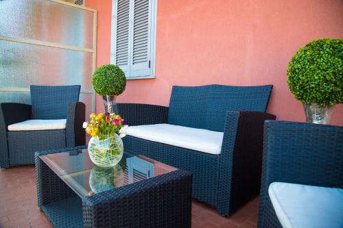 Balcony/terrace, Hotel Dei Tigli in Angera